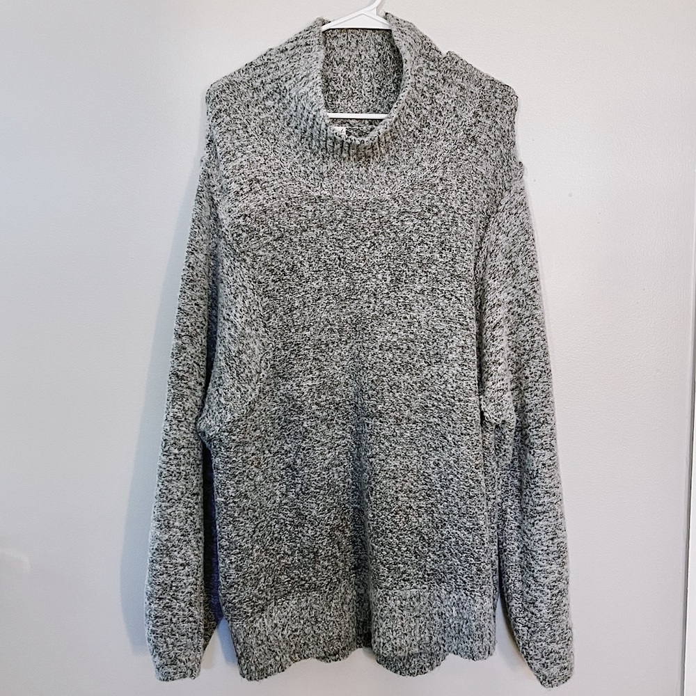 NWOT Target Universal Threads Gray Turtleneck (XXL)